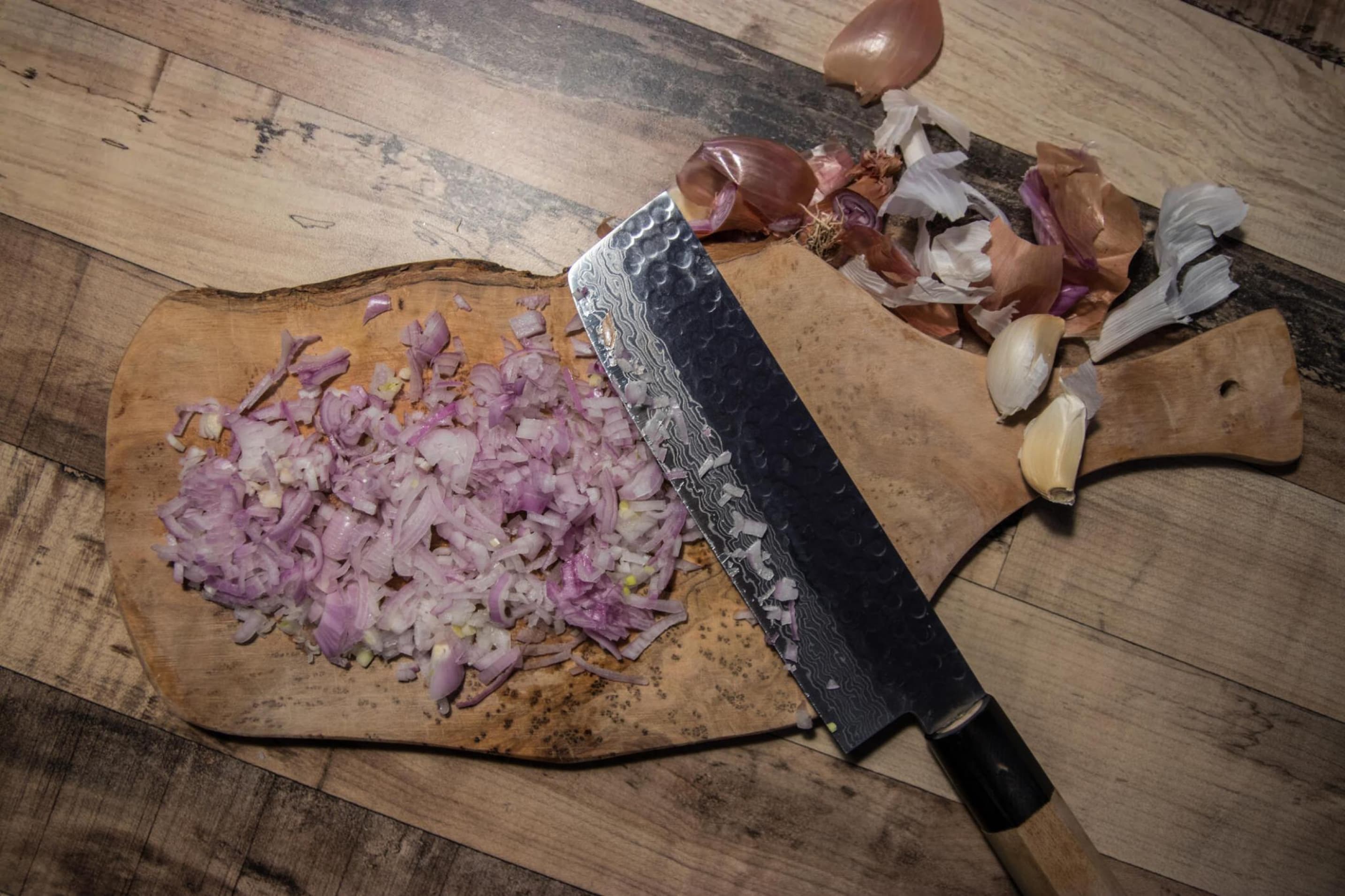 how to remove onion smell from wood cutting board