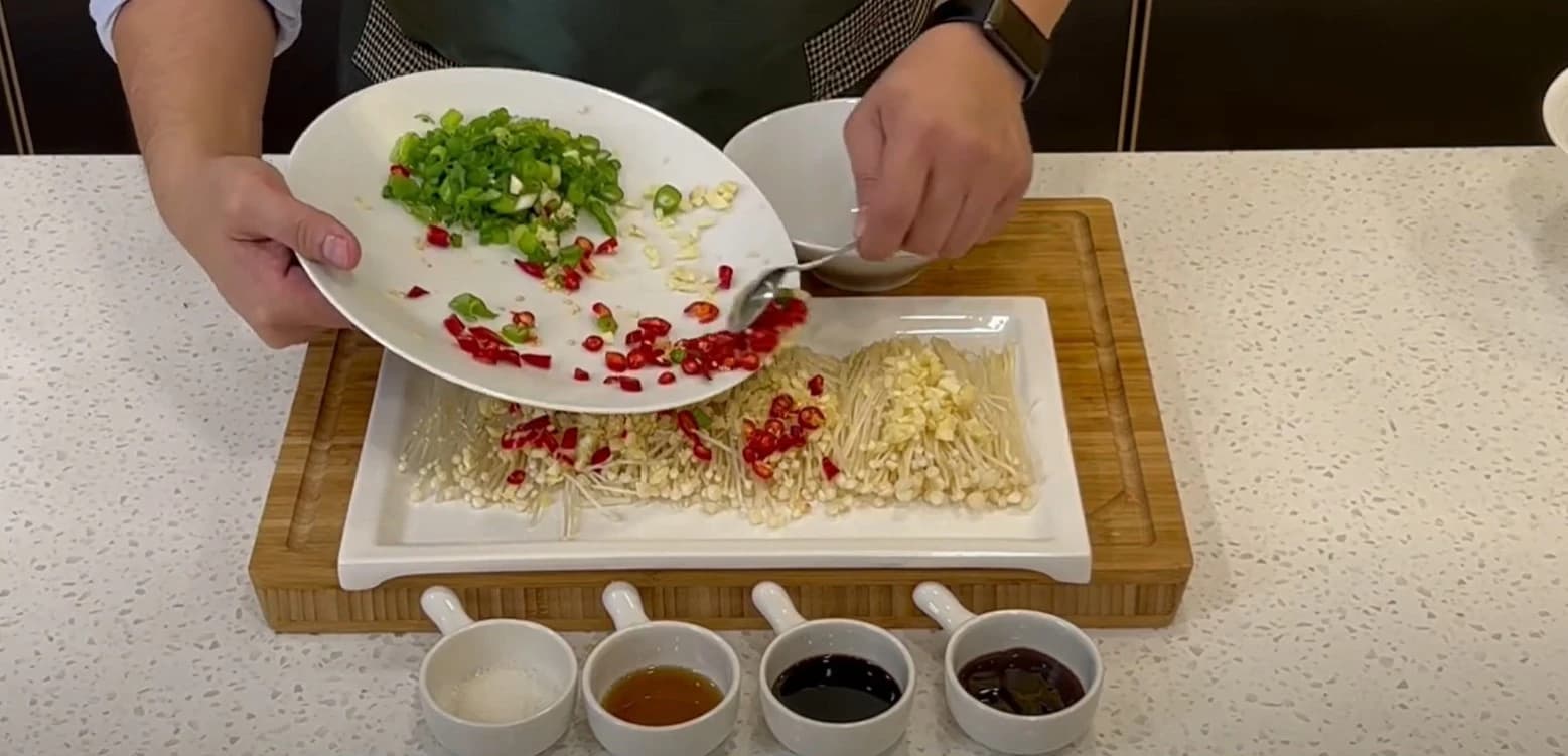 spicy enoki mushroom ingredient