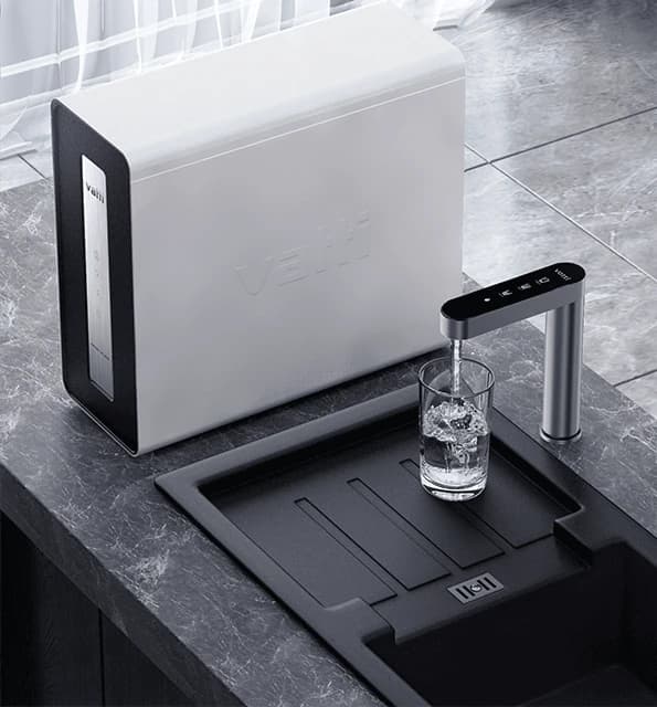 The WDHG01 purifier and V818WD heater under a counter, with the tap above