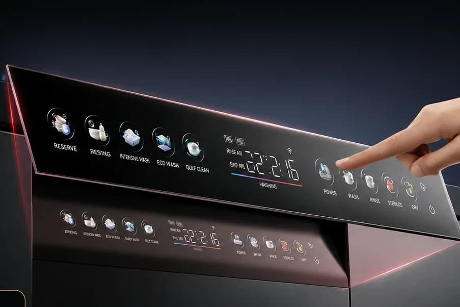 A hand on the DWID3 touch panel